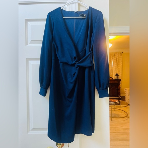 Elegant DKNY long sleeved don't size 12 Navy Blue Dress - Picture 1 of 8